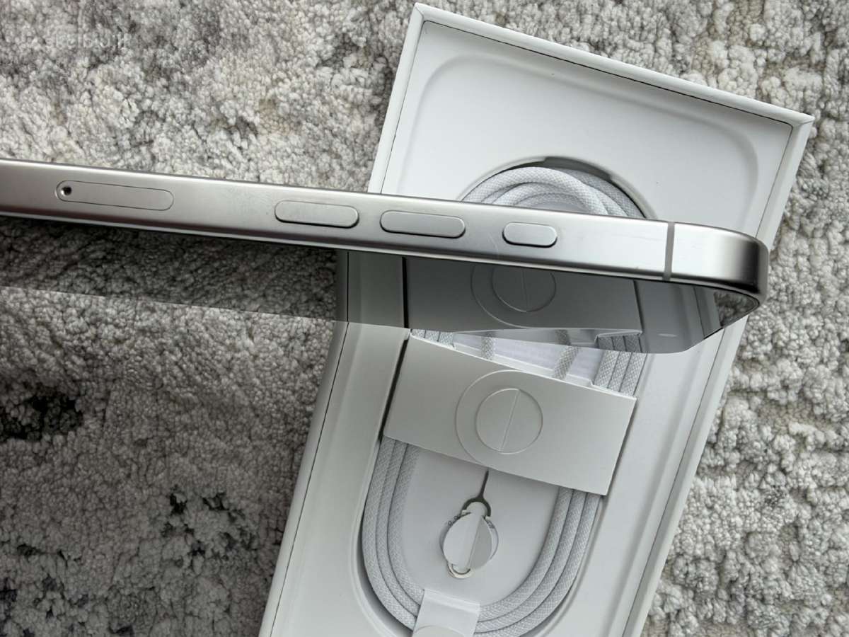 Parduodamas baltas iPhone 16 pro max 256 - nuotraukos Nr. 6