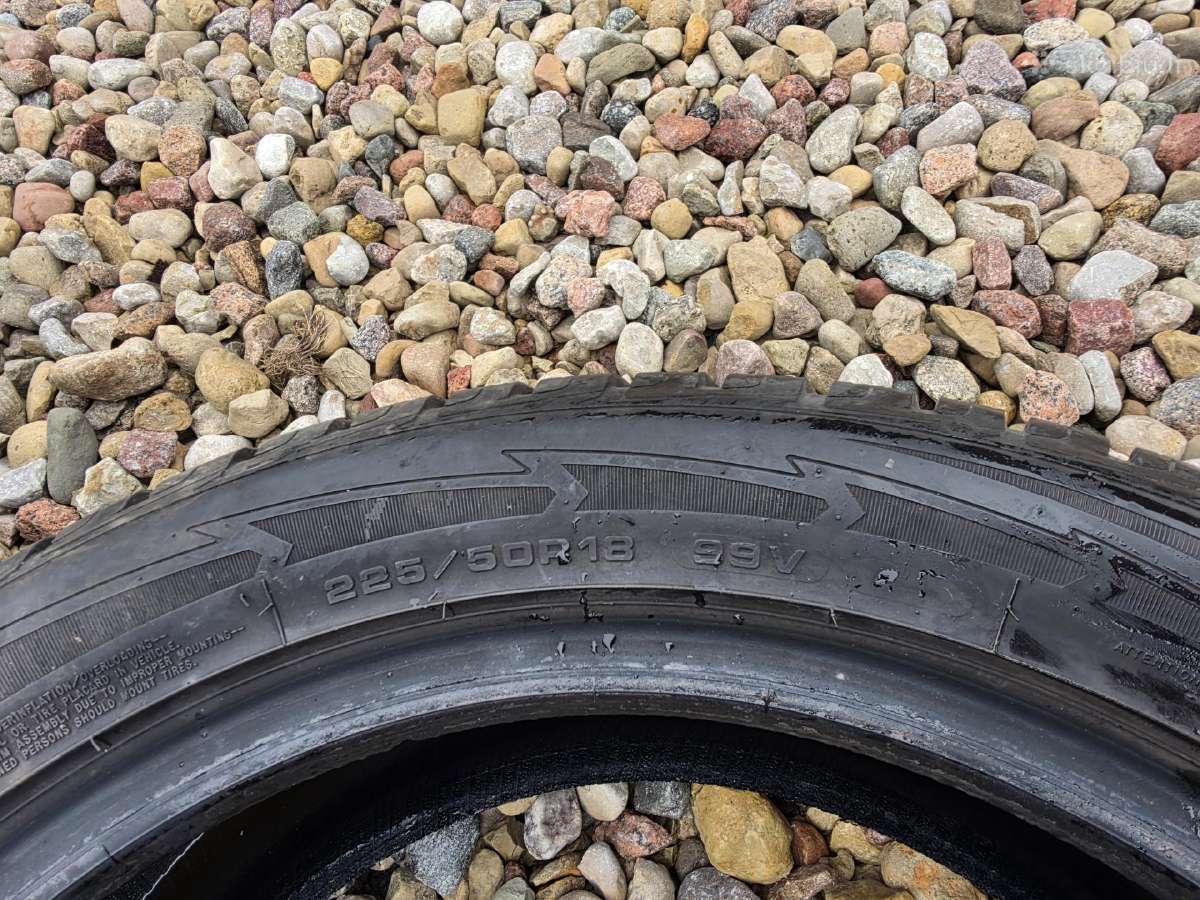Goodyear Ultragrip žieminės padangos 225/50 R18 - nuotraukos Nr. 5