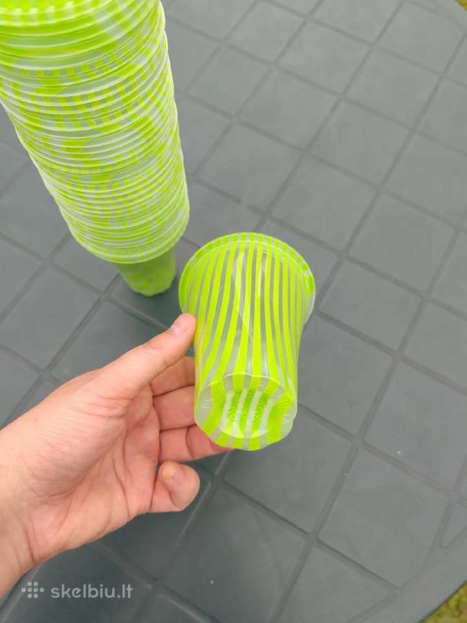 Plastikiniai šventiniai puodeliai apie 30vnt yra - nuotraukos Nr. 3