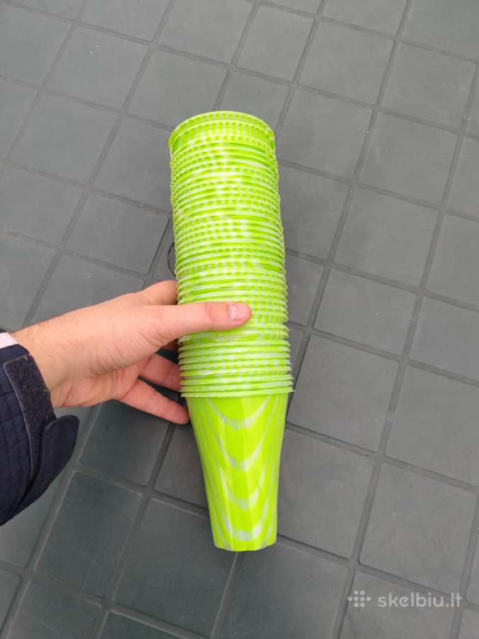 Plastikiniai šventiniai puodeliai apie 30vnt yra - nuotraukos Nr. 4