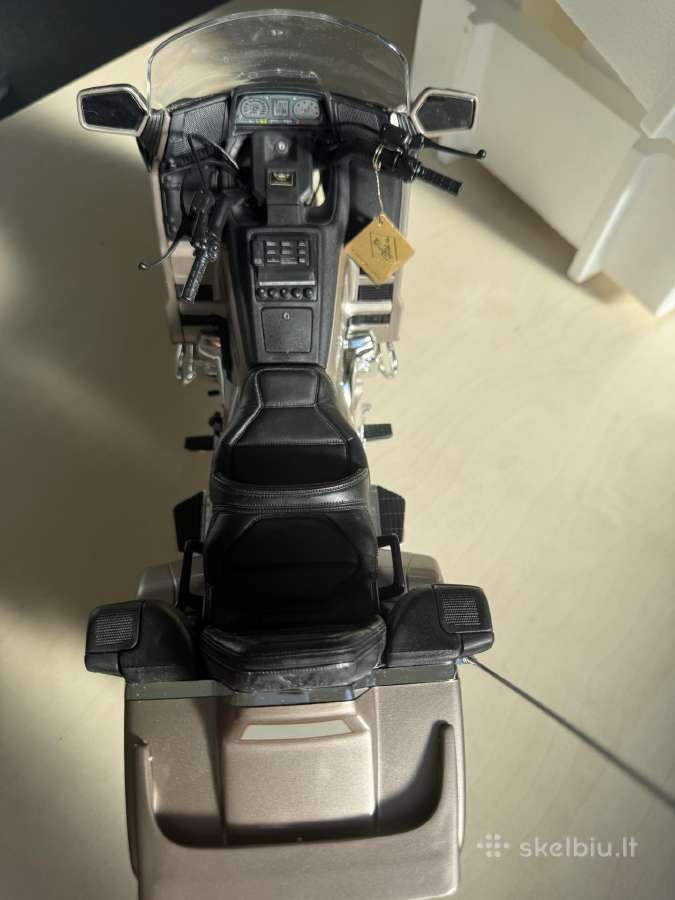 Motociklo modelis„honda Goldwing 1500 Se“,1:6 - nuotraukos Nr. 12