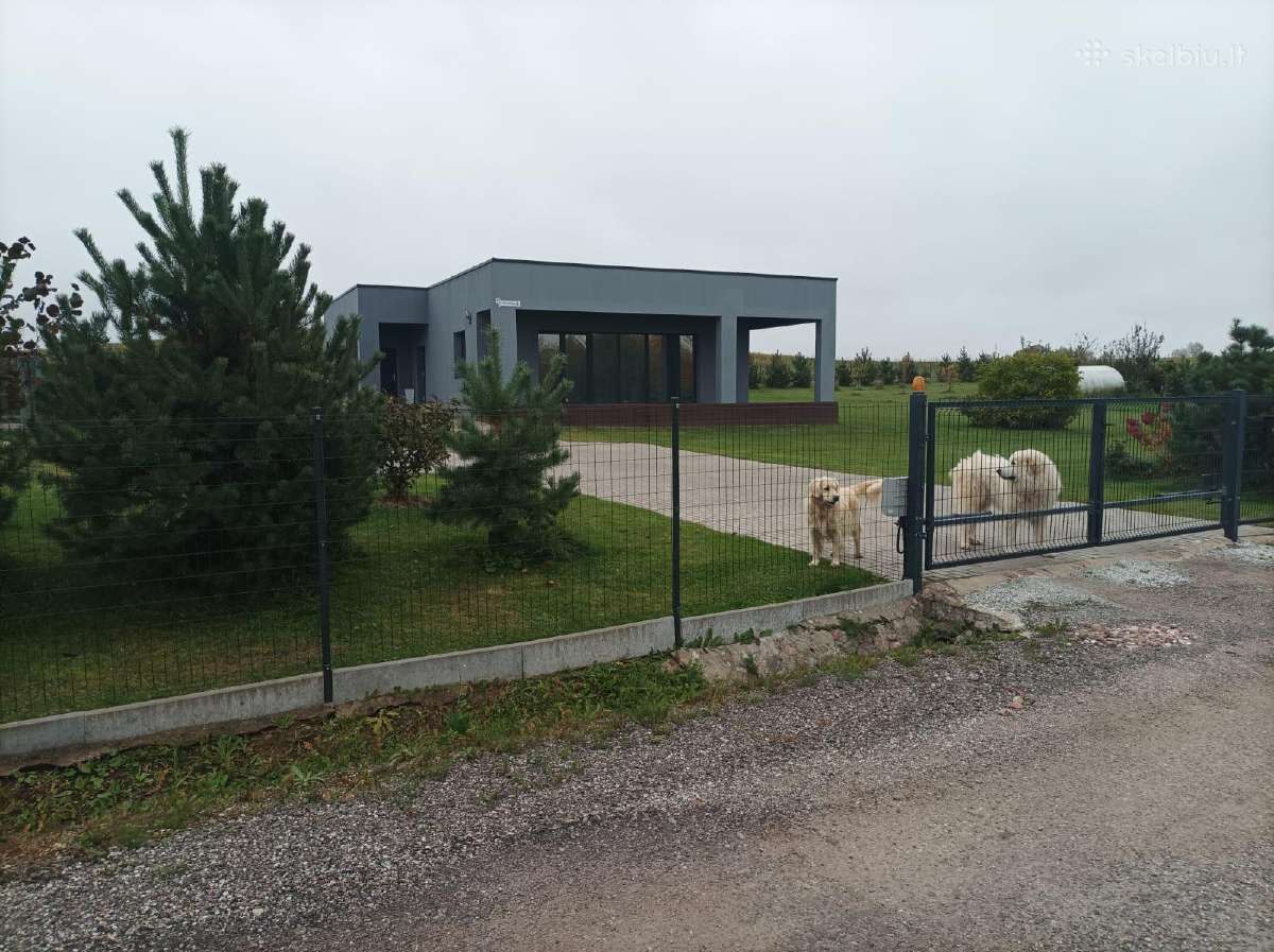 Parduodamas namas su vaizdu į miestą - nuotraukos Nr. 2