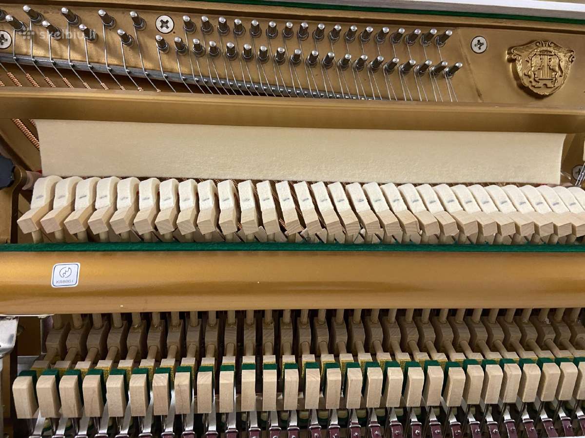 Pianinas baltas blizgus pianinas Samick 118 F 2004 - nuotraukos Nr. 8