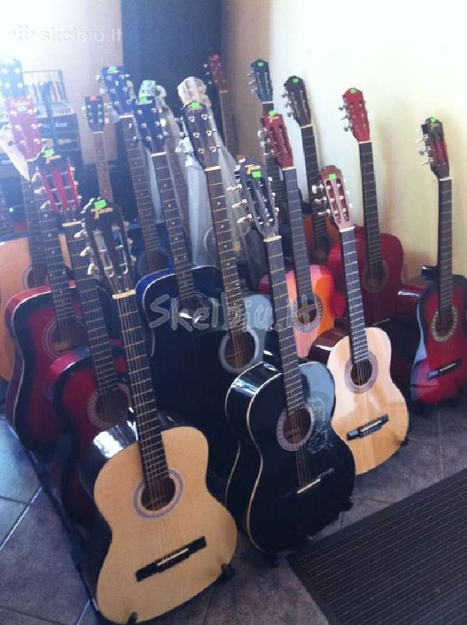 Įvairios gitaros, ukulėlės