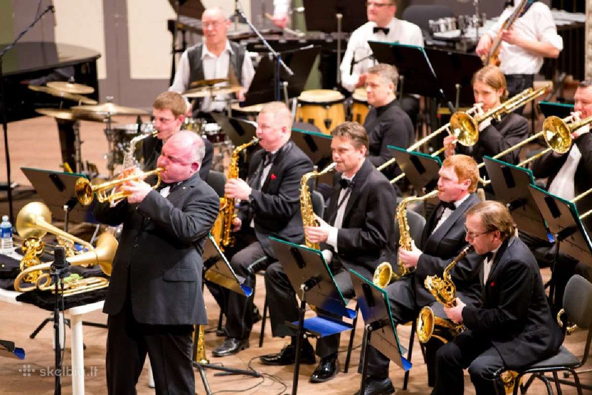 Saksofono muzika. Gėlių pristatymas su muzika. - nuotraukos Nr. 5