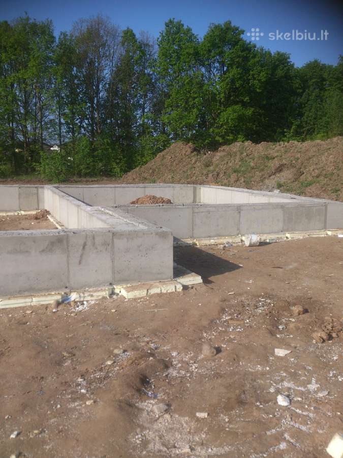 Statybininku brigada iesko darbo prie betonavimo - nuotraukos Nr. 9