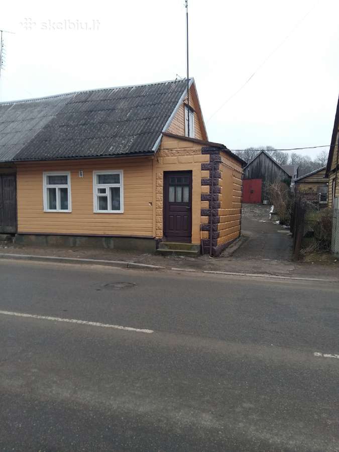 Namas labai geroje vietoje, miesto centre.
