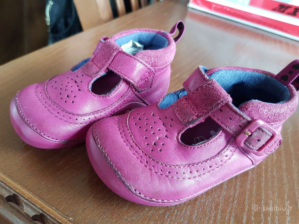 Clarks 17 d. odinukai