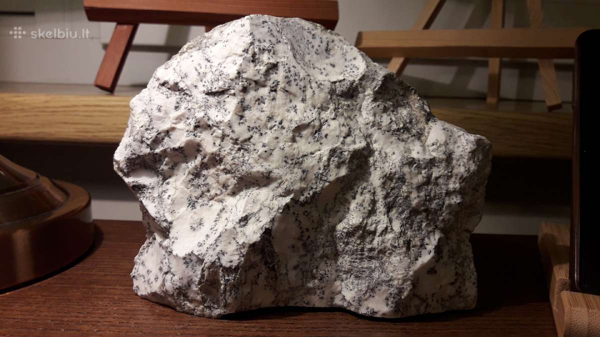 Pastatomas natūralus mineralas haulitas 1492 g