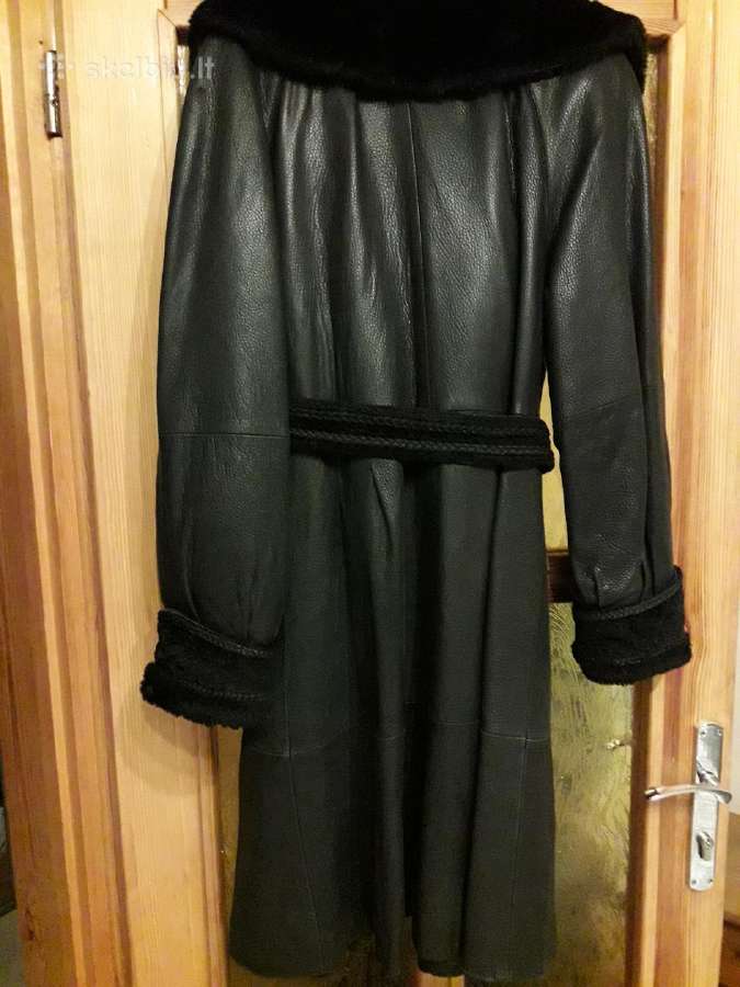 Odinis paltas su kailiniu kalnieriumi - nuotraukos Nr. 2