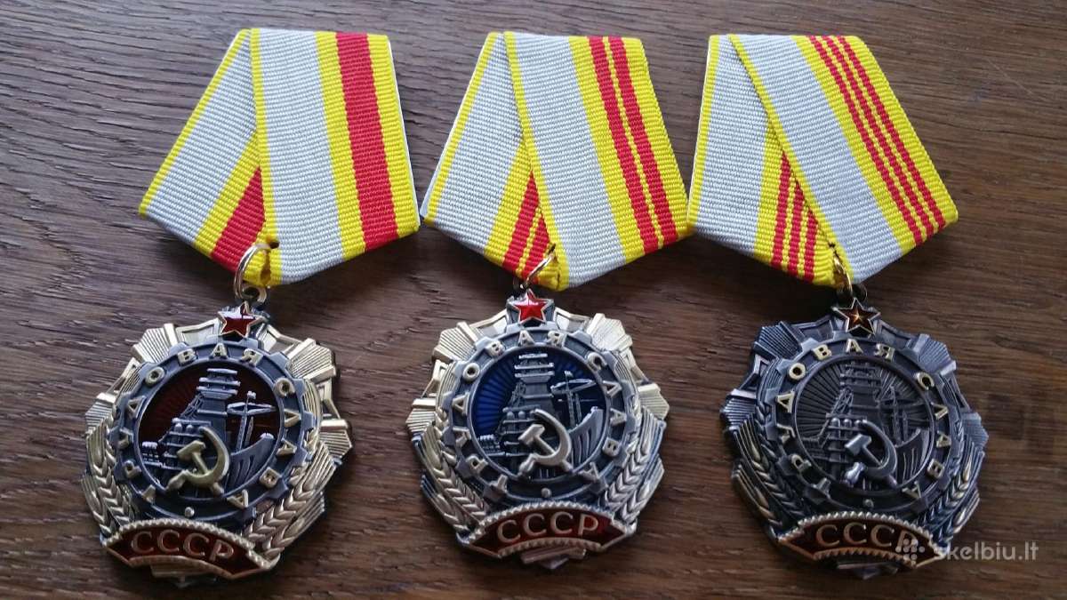 Parduodu Rusų apdovanojimu komplektą kaina 60 eurų