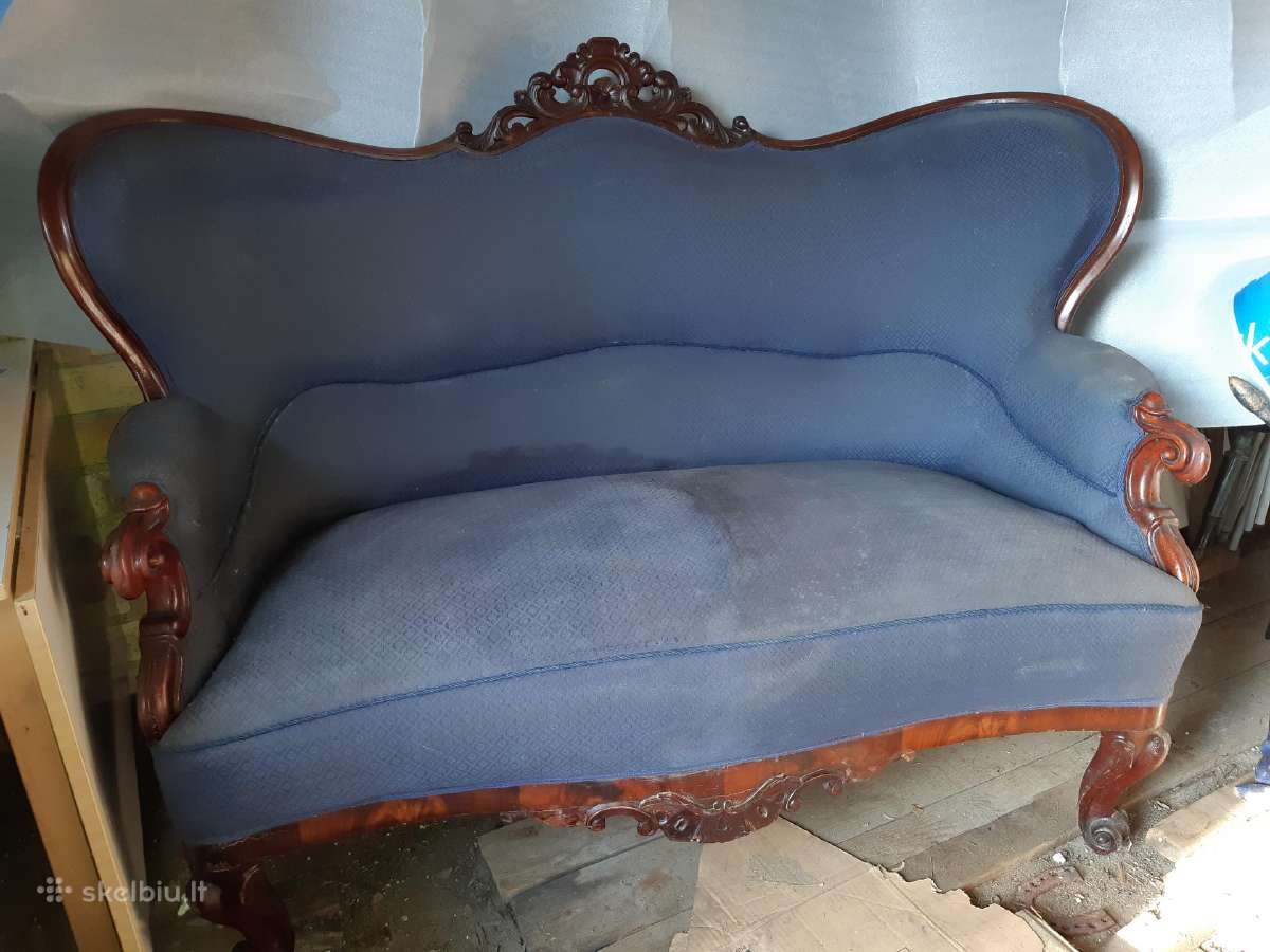 Sofa. Sena antikvarinė sofkutė