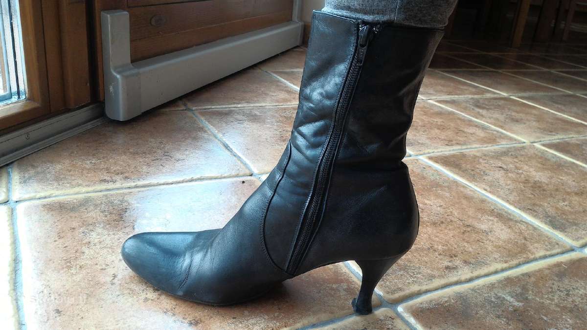 Juodi batai 3 - nuotraukos Nr. 2
