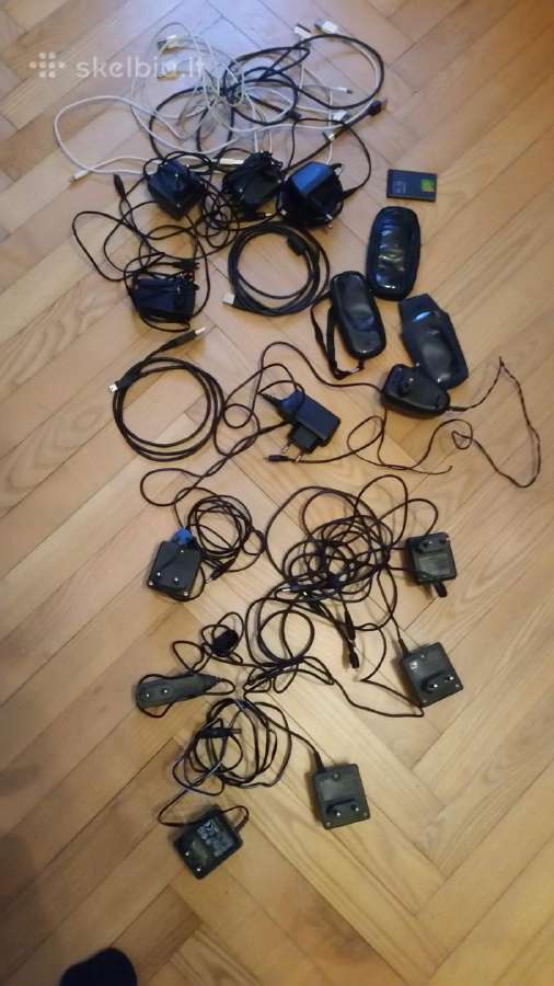 Telefonai seni ir pakrovejai pakrovejai