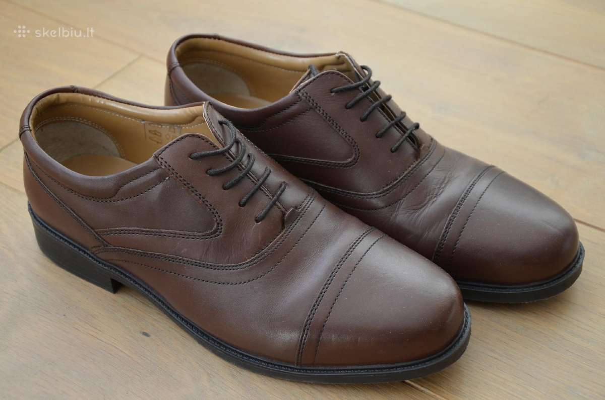 Klasikikiniai batai, Clarks