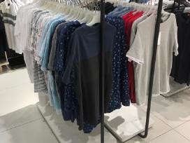 Naudotą prekybinę įrangą, pakabas, manekenus