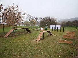 Šunų dresavimo- vedžiojimo aikštelės. gamyba