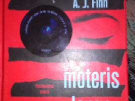 "Moteris Lange" A.j.finn 2018 m.romanai