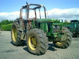 John Deere technikos Dalys