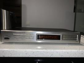 Onkyo tiuneris