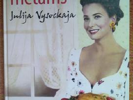 Knyga "Receptai visiems metams"