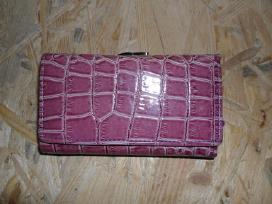 Parduodu moteriska pinigine. Kaina: 5eur
