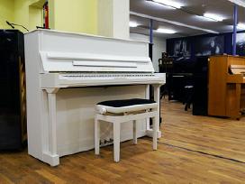 Balti pianinai
