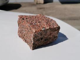 Granito trinkelės, skeltos, raudonos, 10x10x5 cm.