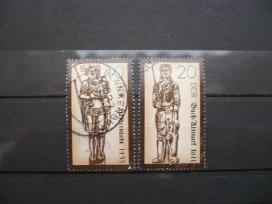 1989 m. Istorinės skulptūros