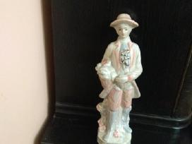 Parduodu vintazine porcelainine statulele
