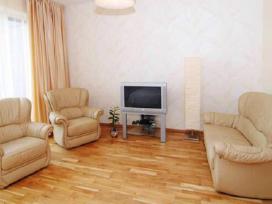Svetainės komplektas, odinė sofa ir 2 foteliai
