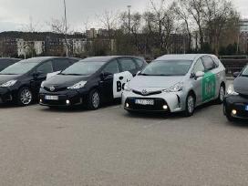 Pavėžėjo veikla. Tik su Toyota Prius Plius auto.