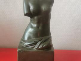 Bronzinė statula