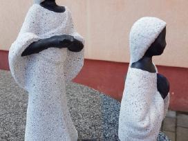 Mergaiciu skulpturos