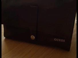 Nauja Guess kosmetinė