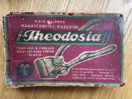 Vintage skutimosi peiliukas ir kirpimo mašinėlė