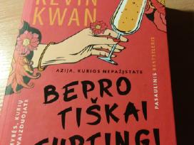 Beprotiškai Turtingi Kevin Kwan 2020m.