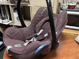 Maxi-cosi automobilio kėdute su padu