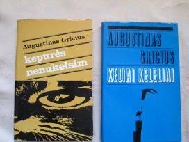 Įvairios knygos po 2 Eur.