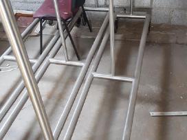 Stovai, pakabos, manikenai, dėžės, seifai, šaldytu