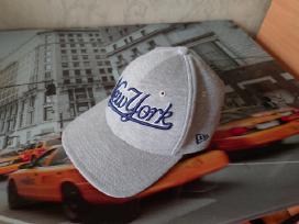 Kepurė new era.