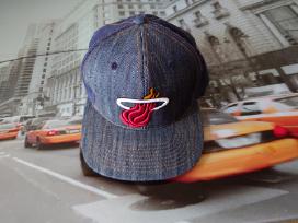 Unisex Mitchell & Ness kepurė.