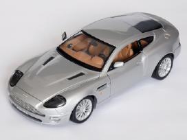 Aston Martin V12 Vanquish 1:18