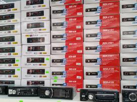 Usb skaitantys auto magnetolos nuo 18 iki 42€