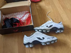 Futbolo bateliai concave Pt+ nauji 43 UK 9