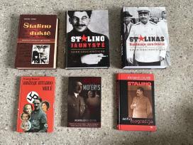Istorinės knygos apie Staliną ir Hitlerį.