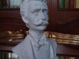 J. Štrauso biustas