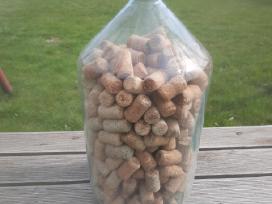 Stiklainis 20litų (su kamščiais)