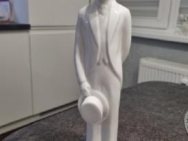 Moments by Coalport jaunikio statulele