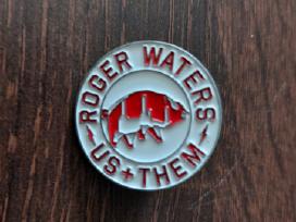 Originalus ženkliukas Roger Waters Us and Them